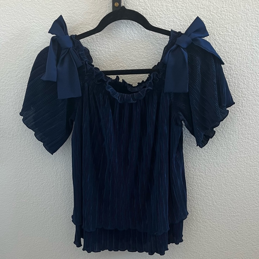 💕 Banana Republic navy pleated bow short sleeve💕